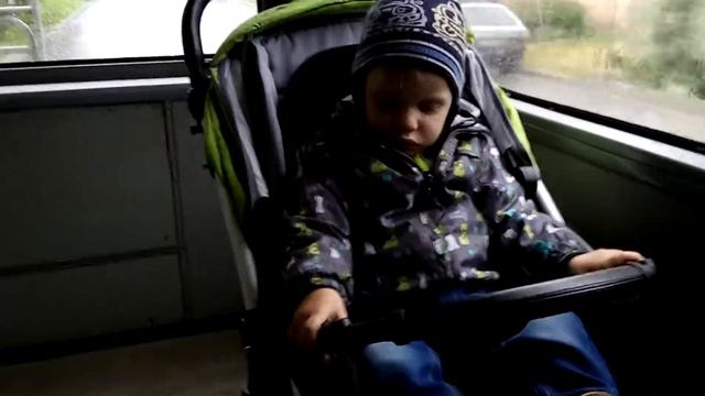 "Залипаю" на сон в троллейбусе смотреть онлайн
