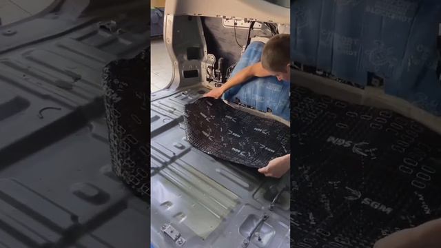 Процесс шумоизоляции Mitsubishi Pajero в детейлинге Центр Блеска