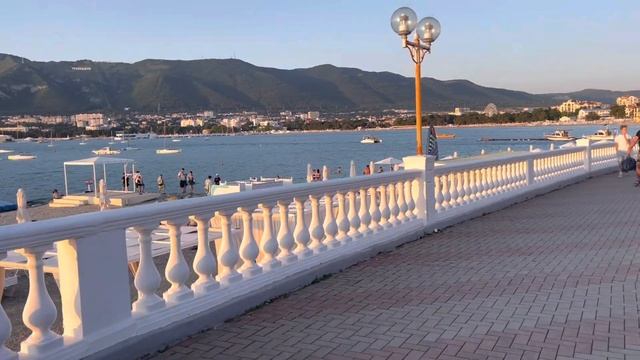 ОДИН ИЗ ЛУЧШИХ ПЛЯЖЕЙ В ГЕЛЕНДЖИКЕ 2023. Где купаются местные? смотреть онлайн