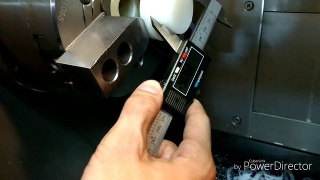 Делаем в ручном режиме шайбы из капролона на ЧПУ стойка Фанук смотреть онлайн