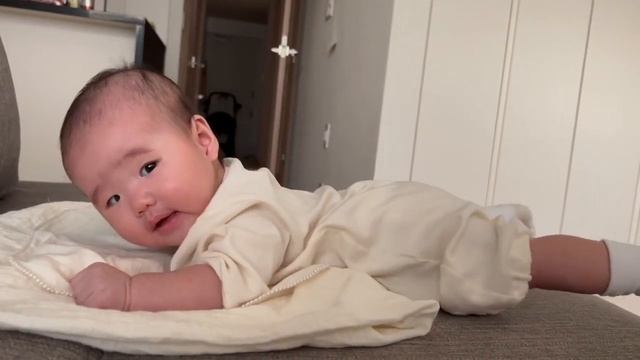 ケタケタと笑う生後4ヶ月の赤ちゃん?【4-month-old Baby Laughing】