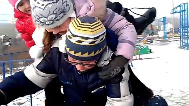 Мы играем в ,, слоника ,, смотреть онлайн