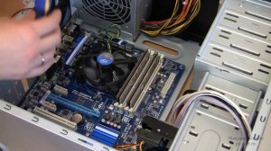 Как установить материнскую плату? Замена материнской платы компьютера