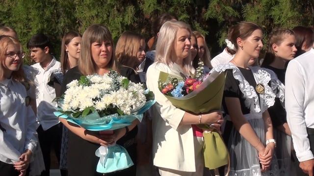 Начинаются учебные будни. В школах прошел День знаний смотреть онлайн