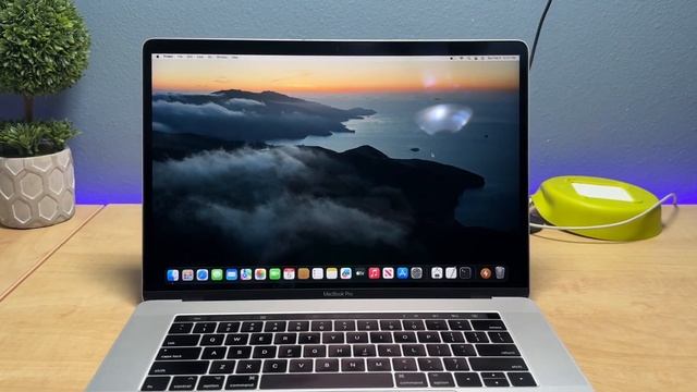 Someone Threw out This 2017 15" Macbook Pro! смотреть онлайн