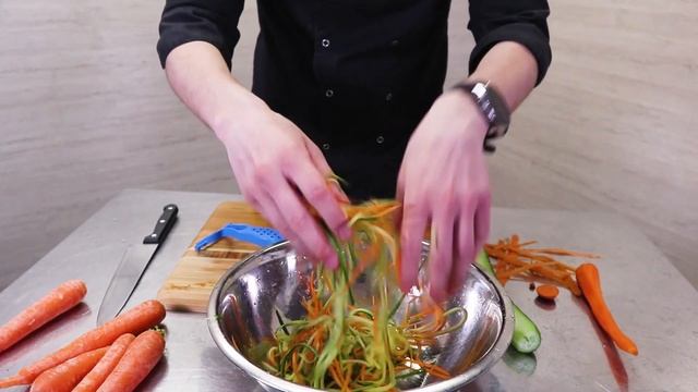 Режим специальным ножом овощи и получаем салат! смотреть онлайн