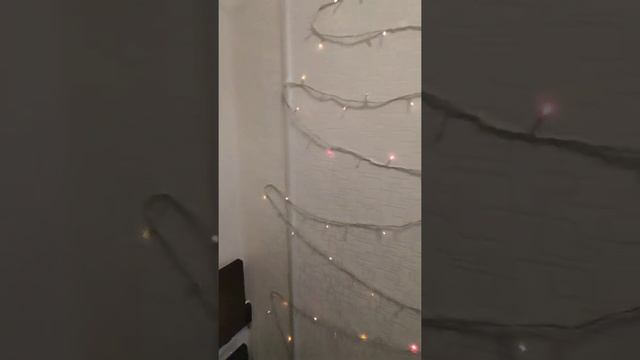 Как повесить гирлянду на стену?! Безопасный способ! смотреть онлайн