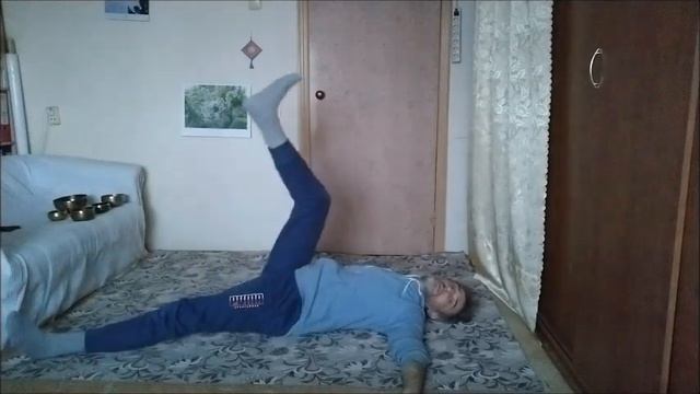 Скрутки в положении лёжа - упражнения йоги для позвоночника, спины и тазобедренных суставов смотреть онлайн