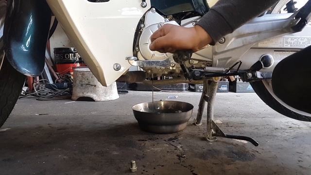 Motorcycle Oil Change 3 Minutes (Honda Super Cub) смотреть онлайн
