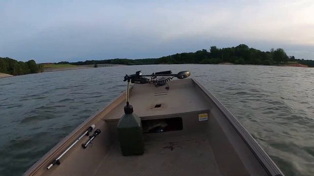 90HP Yamaha Tiller on 15ft Jon Boat! смотреть онлайн