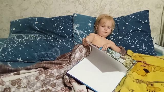 Чтение перед сном #детичитают  #дочка #книга #смешныедети