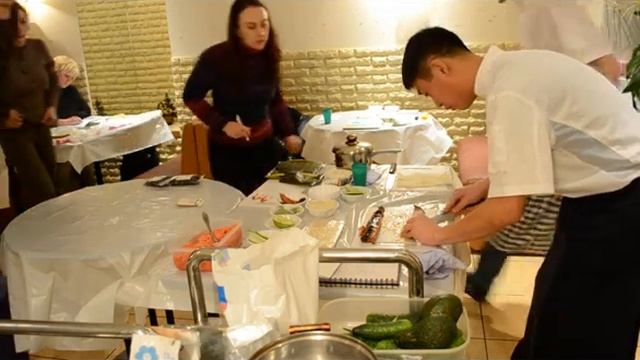 Как резать угорь на роллы и правила хранения рыбы смотреть онлайн
