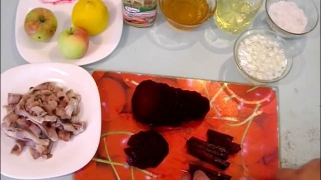 Салат с Селедкой, Яблоком и Свеклой кулинарный видео рецепт смотреть онлайн