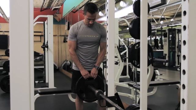 How to Put Weights on a Barbell for Deadlifts : LIVESTRONG: Fitness & Exercise Tips смотреть онлайн