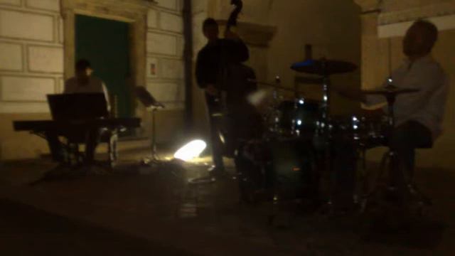 KRiO jazz - Almost Dark ( F. Krtička ) смотреть онлайн