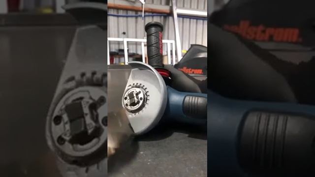 Bosch X-LOCK Grinder and Discs смотреть онлайн