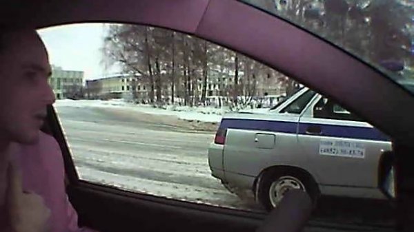 Выполняем пункт 2.1.1 ПДД