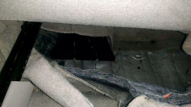 Toyota Camry 2011, carpet under passenger seat is soaked with water смотреть онлайн
