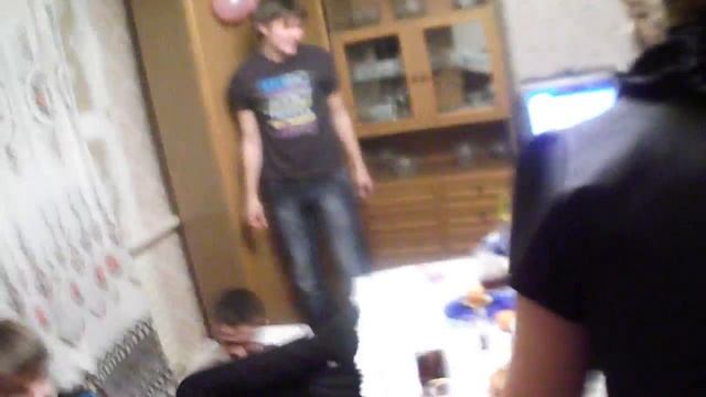 Прикол падение смотреть онлайн