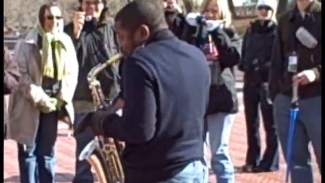 Amazing Saxophone Player in Central Park смотреть онлайн