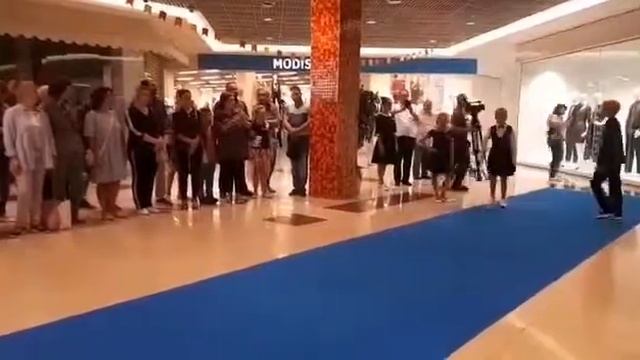 17 августа ТЦ Дарья - показ школьной формы смотреть онлайн