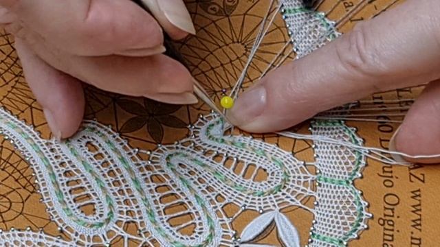 Encaje de bolillos. Video 5 Abanico Ruso nº2 Curva Cerrada Pétalo смотреть онлайн
