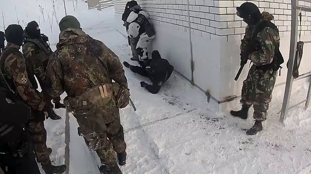 Технологии выживания тренируют Московский СОБР ролик 2 смотреть онлайн