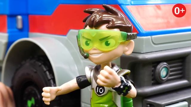Крутые игрушки для мальчиков: у Бен 10 хотят похитить часы OMNITRIX! Веселые игры для детей смотреть онлайн