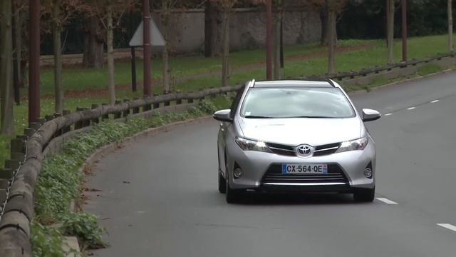 Essai Toyota Auris Touring Sports D-4D 124ch смотреть онлайн