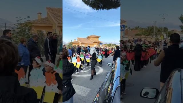 Парад Карнавал В Школе Испании Часть 1 смотреть онлайн