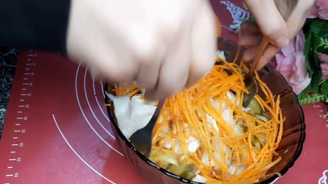 Легкий салат из 3 ингредиентов с солёными огурцами . смотреть онлайн