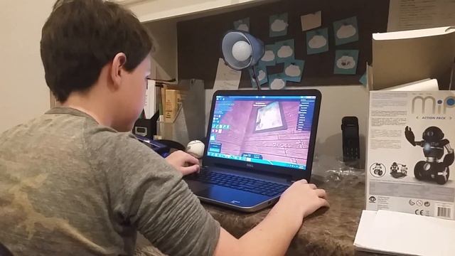 Random Kid screaming about roblox смотреть онлайн