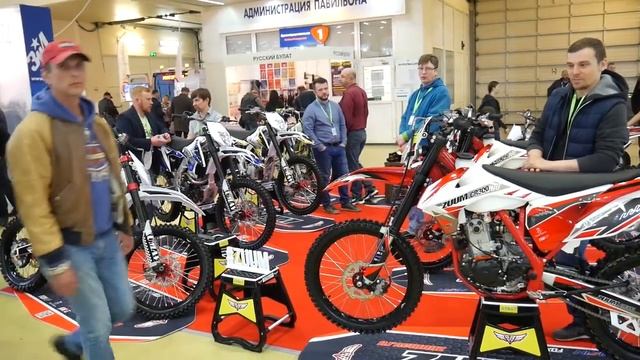 Обзор китай эндуро на мото выставке МОТОВЕСНА 19 часть 1. смотреть онлайн