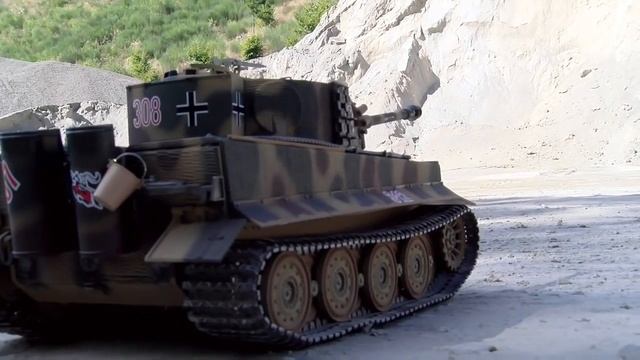 Heavy RC Tank Battle! Huge Tank Explosion! Incredible Tiger and Abrams Tank Battle! смотреть онлайн