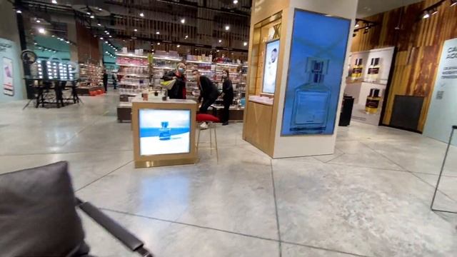 Открытие Золотое яблоко в ТРЦ Галерея | Shop 'til You Drop at This Explosive Gold Apple Store! смотреть онлайн