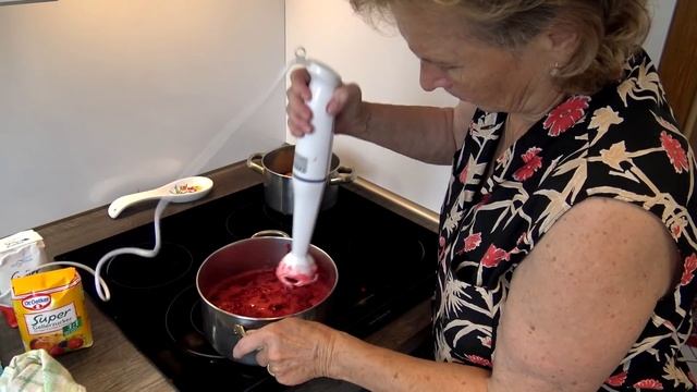 Немецкая свекровь показывает как она печёт хлеб и делает мармелад смотреть онлайн