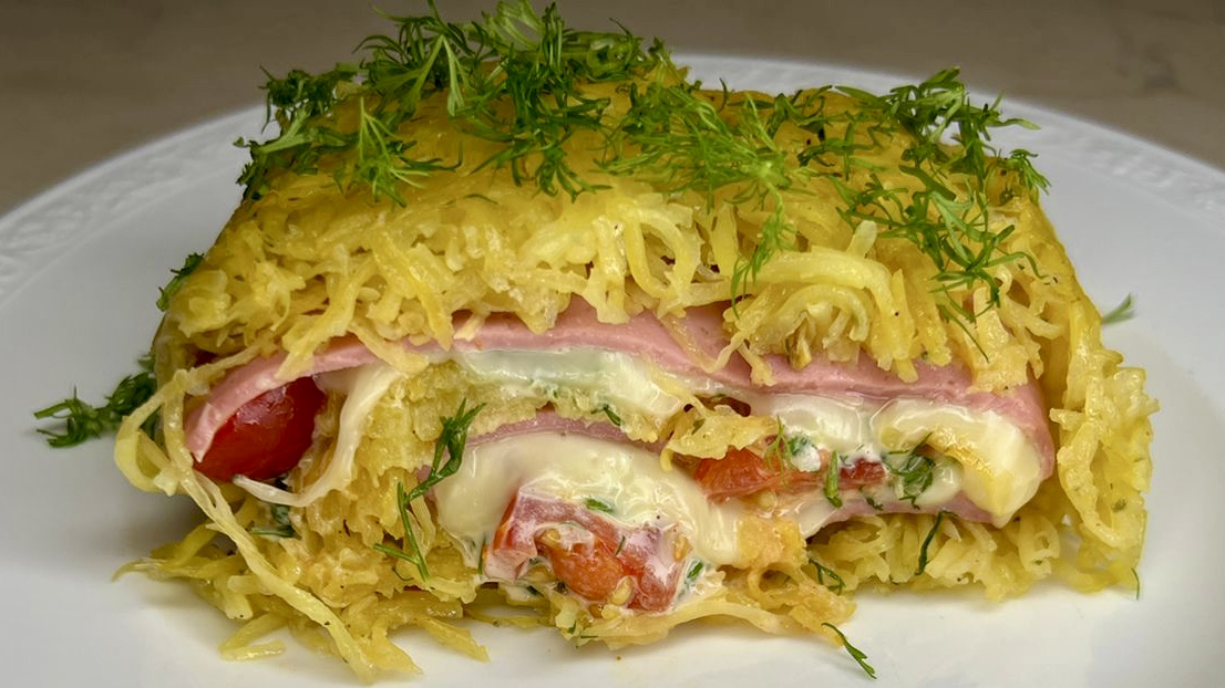 Рулет из картофельной соломки с колбасой ,сыром и томатами ? смотреть онлайн