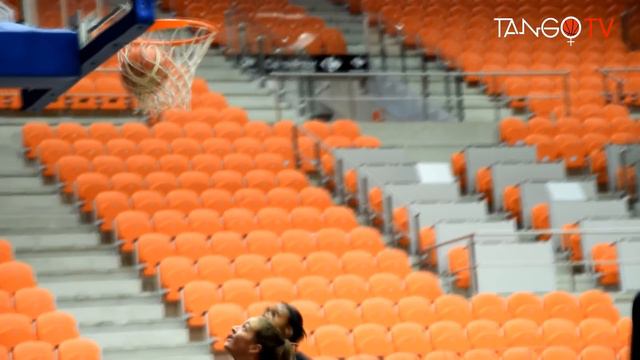 Première journée d'entraînement pour Kayla Alexander смотреть онлайн