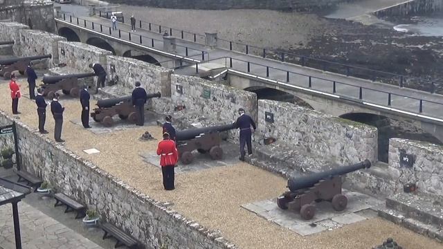 15 Gun Salute at Castle Cornet for the new Lt Governor of Guernsey Lt Gen Richard Cripwell CBE Vid смотреть онлайн