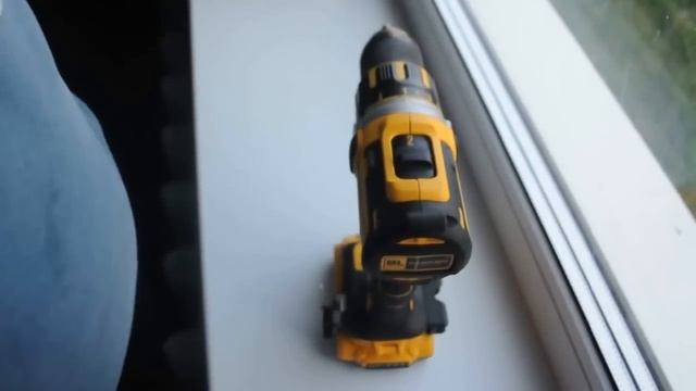 Dewalt DCD790 Brushless дрель шуруповерт
