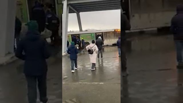 У сотрудников аэропорта Южно-Сахалинска появилась неожиданная проблема из-за строителей смотреть онлайн