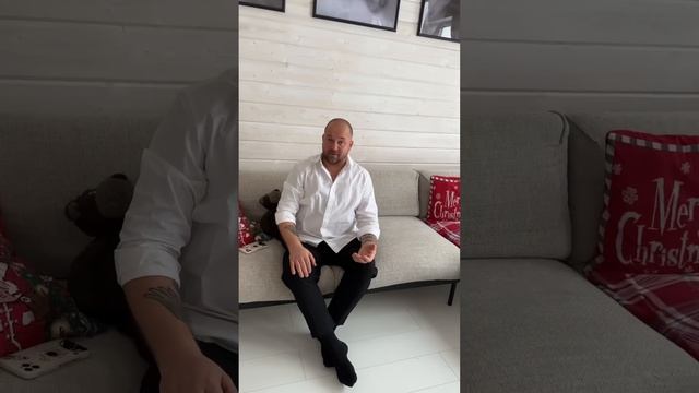 Образ из 90х, собралась так в театр, реакция мужа ???? инста: miha.marchenko смотреть онлайн