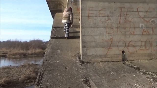Латвия, мост ниоткуда в никуда. смотреть онлайн
