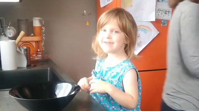 ???????????????Madina prepares popcorn with salt.Готовим с Мадиной попкорн с солью . смотреть онлайн