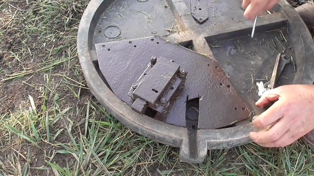 Замок для садового (каналізаційного) люка або як закрити колодязь смотреть онлайн