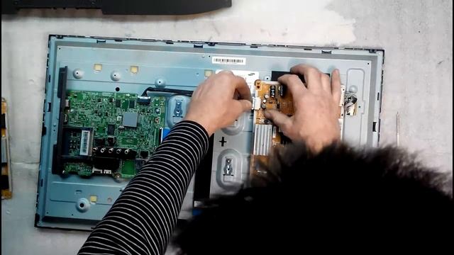 Замена блока питания BN44-00644B на BN44-00605 в телевизоре SAMSUNG смотреть онлайн