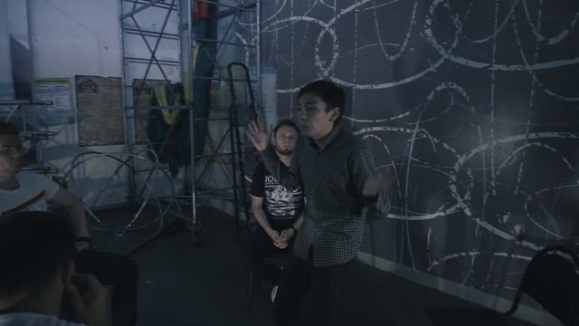 ЭТОГО ЧЕЛОВЕКА НЕНАВИДЯТ ВСЕ (ПРЕМЬЕРА КЛИПА) смотреть онлайн