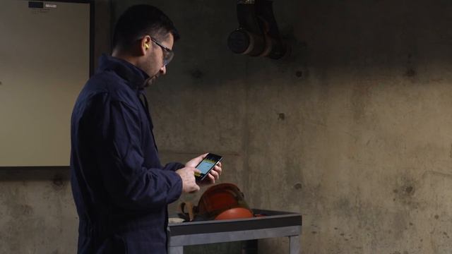Fluke 1587 FC Insulation Multimeter смотреть онлайн