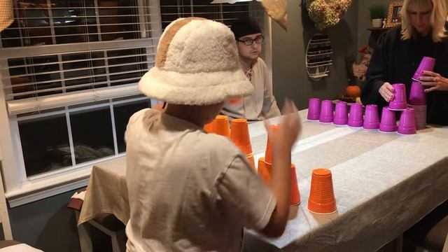Minute to Win It Finale Stack Attack смотреть онлайн