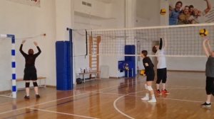 Интересные упражнения на детской тренировке по волейболу
